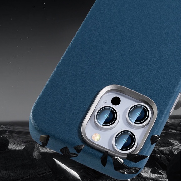 iPhone 16 Pro Max Leather Case - Picture 2 of 3